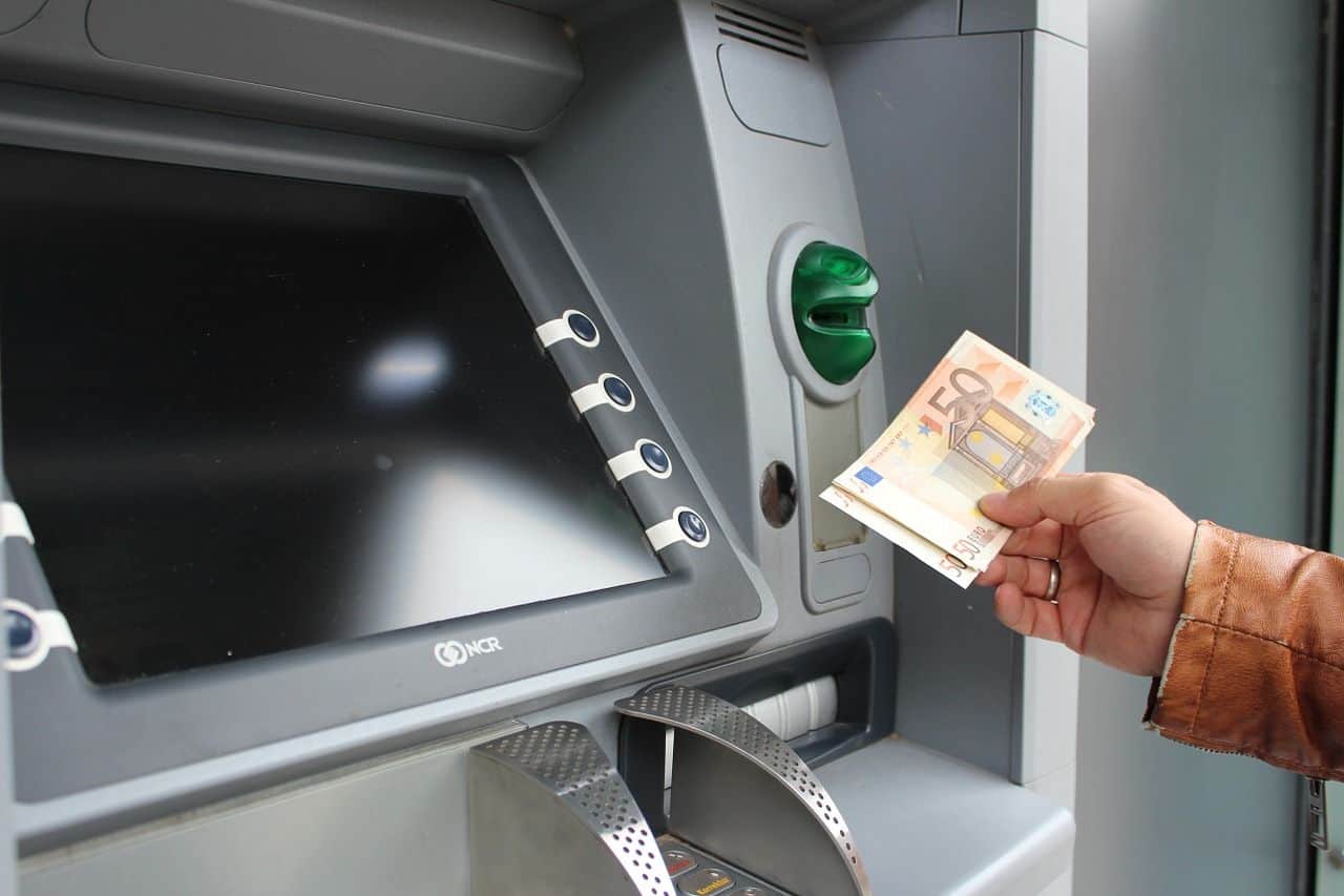Banco adelanta dinero del paro